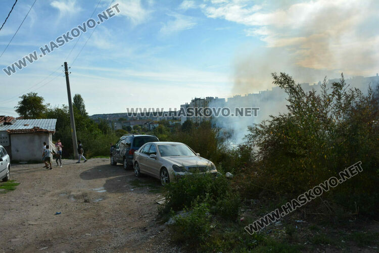  Гори в дерето на кв. „Република“ 