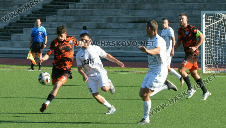 24 гола паднаха в шести кръг на областната група