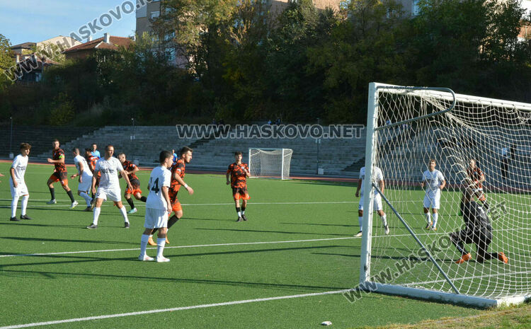 24 гола паднаха в шести кръг на областната група