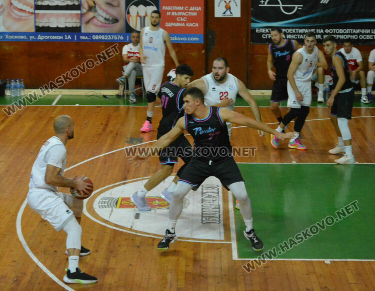 Баскетболният “Хасково” с втора поредна победа 
