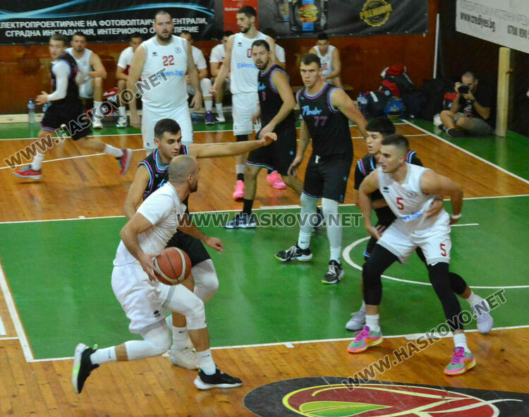 Баскетболният “Хасково” с втора поредна победа 