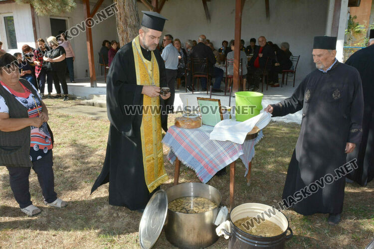 20 години от освещаването си чества храмът „Св. Петка“ във Войводово
