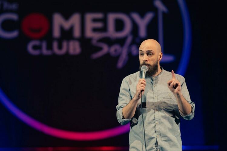 Ицо Радоев и Комеди клуб София представят стендъп комеди шоуто „Скептично устроен” в Хасково