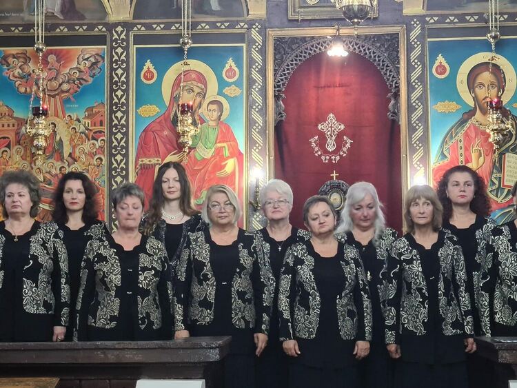 "Незабравки"-те бурно аплодирани на църковен фестивал