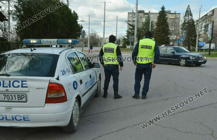Хванаха пиян водач и кола с чужди номера