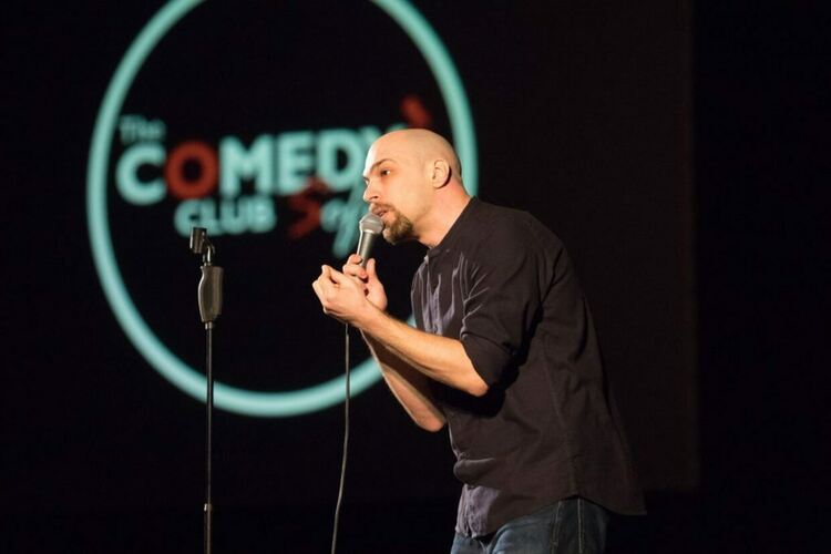 Ицо Радоев и Комеди клуб София представят стендъп комеди шоуто „Скептично устроен” в Хасково