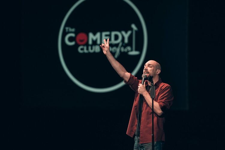 Ицо Радоев и Комеди клуб София представят стендъп комеди шоуто „Скептично устроен” в Хасково