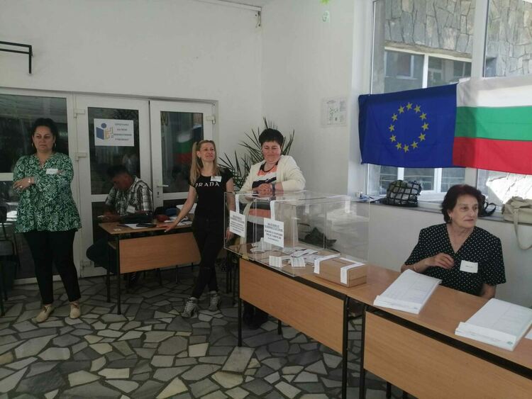 На 18-ти октомври пред Община Смолян ще ни разясняват как да гласуваме с машина