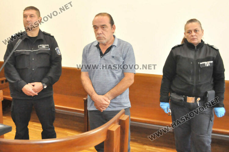 Оставиха в ареста задържания с марихуана за 26 000 лева в пояс