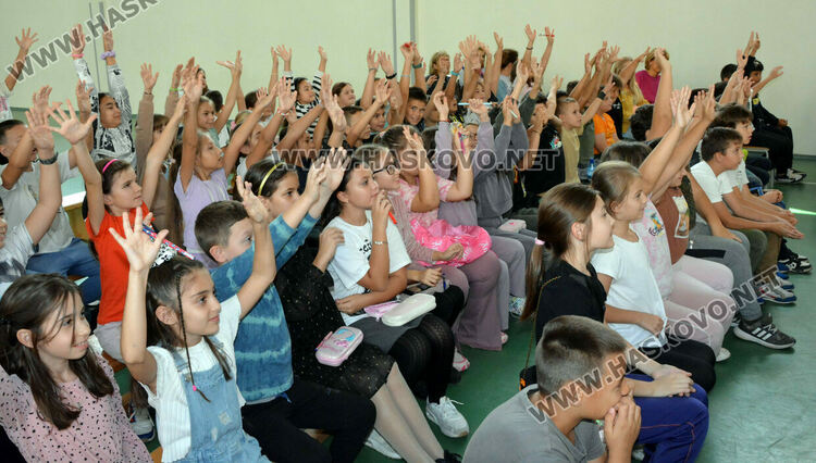 Актрисата Гергана Стоянова вдъхнови ученици от   ОУ „Св. Иван Рилски“