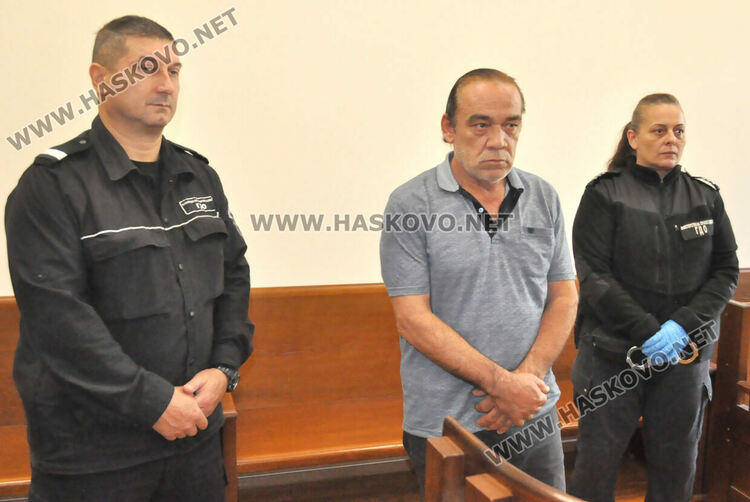 Оставиха в ареста задържания с марихуана за 26 000 лева в пояс