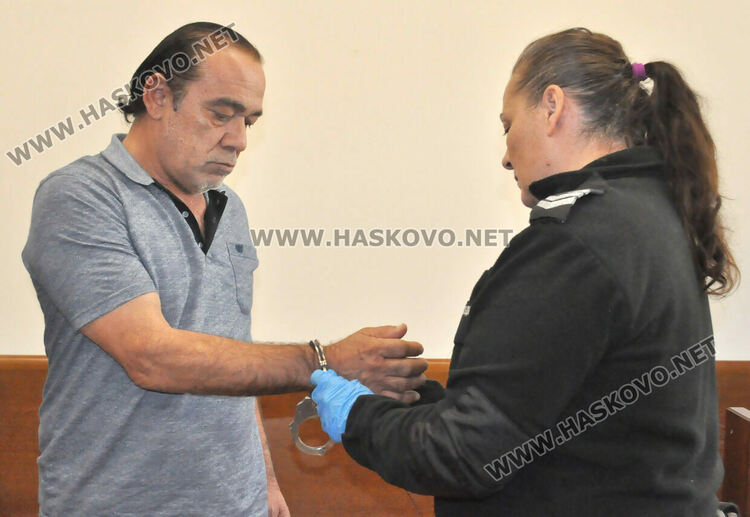 Оставиха в ареста задържания с марихуана за 26 000 лева в пояс