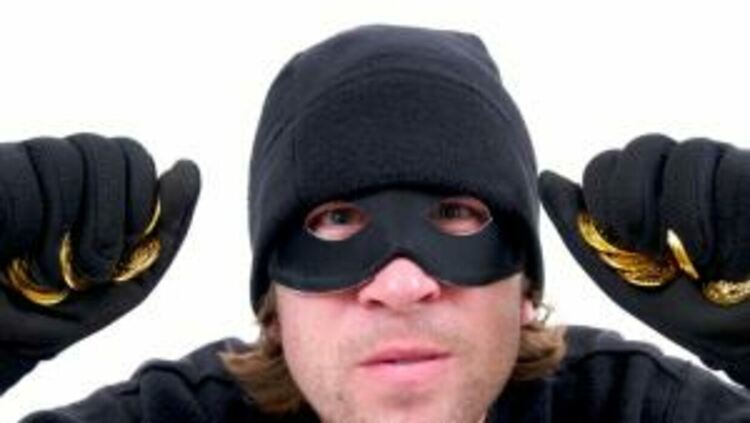 Откраднаха близо 20 000 лв. от офис в Перник