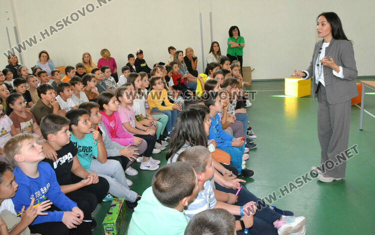 Актрисата Гергана Стоянова вдъхнови ученици от   ОУ „Св. Иван Рилски“