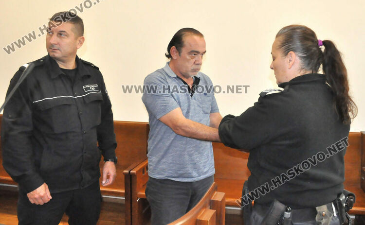 Оставиха в ареста задържания с марихуана за 26 000 лева в пояс