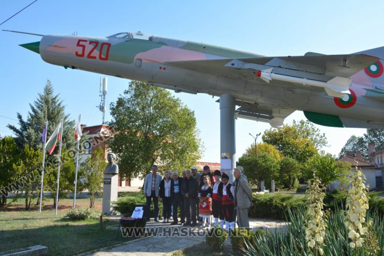 Ветерани от авиополка в Узунджово се срещнаха с ученици за Деня на българските ВВС