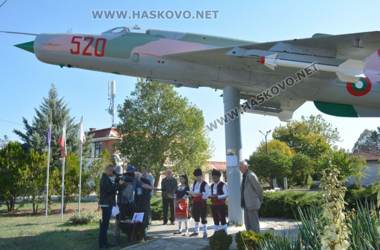 Ветерани от авиополка в Узунджово се срещнаха с ученици за Деня на българските ВВС