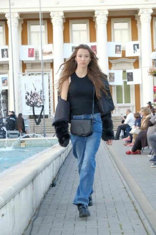 Третото издание на „Модна еуфория“ превърна площада пред Двореца на културата в истинска сцена на стил и блясък