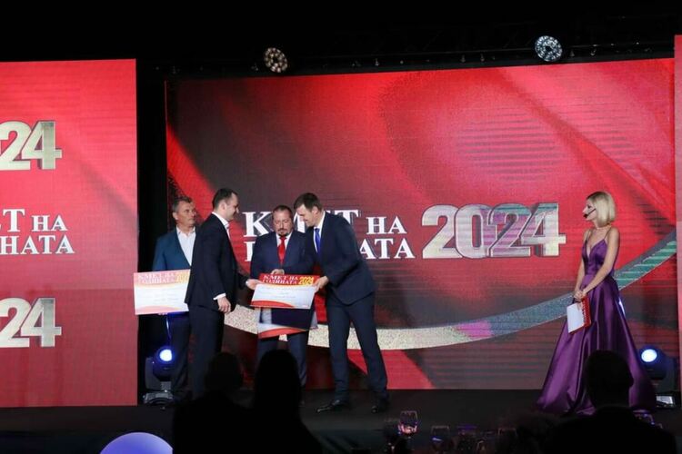 Станислав Дечев с отличието „Кмет на годината“ в категориите „Спорт и младежки дейности“ и „Социална политика“ 