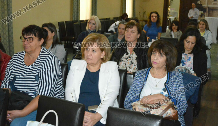 Поставиха безплатни силанти на 4600 деца от Хасковско, кампанията продължава