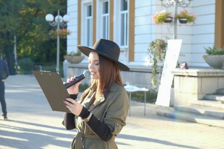 Третото издание на „Модна еуфория“ превърна площада пред Двореца на културата в истинска сцена на стил и блясък