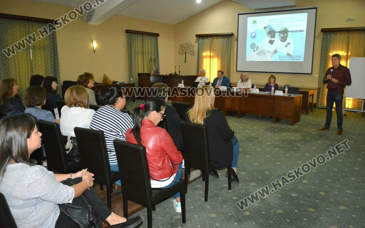 Поставиха безплатни силанти на 4600 деца от Хасковско, кампанията продължава