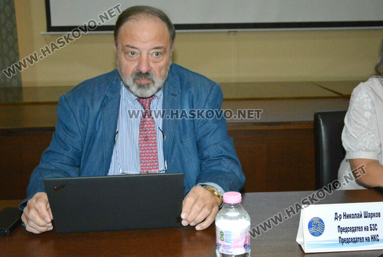 Поставиха безплатни силанти на 4600 деца от Хасковско, кампанията продължава