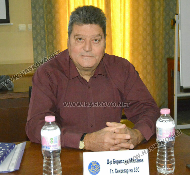 Поставиха безплатни силанти на 4600 деца от Хасковско, кампанията продължава