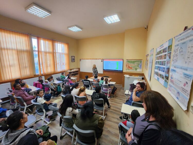 Учениците от село Искра ще опознават света и ще се учат да го обичат и пазят