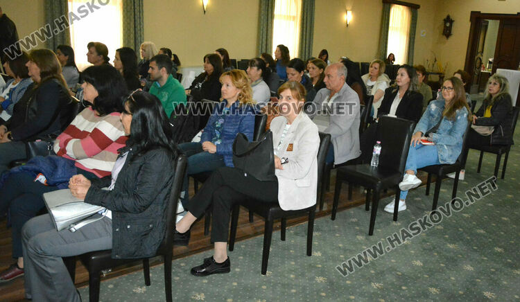 Поставиха безплатни силанти на 4600 деца от Хасковско, кампанията продължава