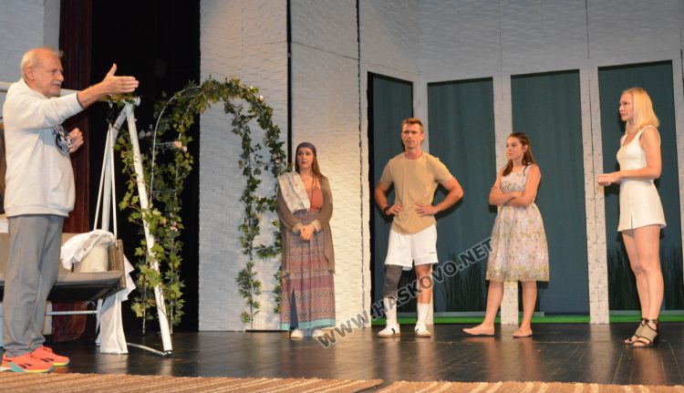 Представят премиерно „Барут от хормони“ с режисьор Иван Савов в Хасково