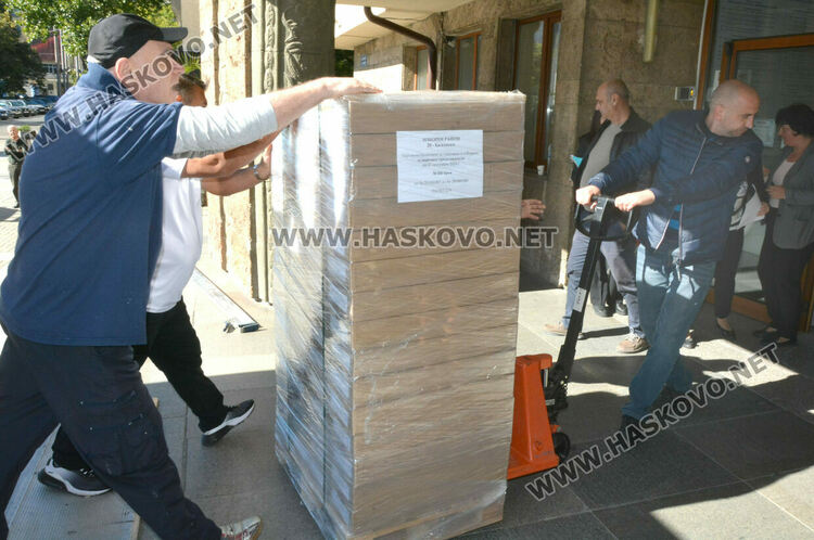 Пристигнаха 220 000 бюлетини за парламентарните избори на 27 октомври