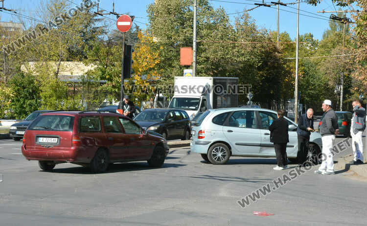 Поредна катастрофа на кръстовището до Цигарената фабрика