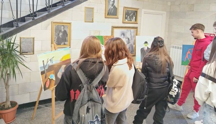 Ученици от „Рекламна графика“ в ПГТ отбелязват Международния ден на художника