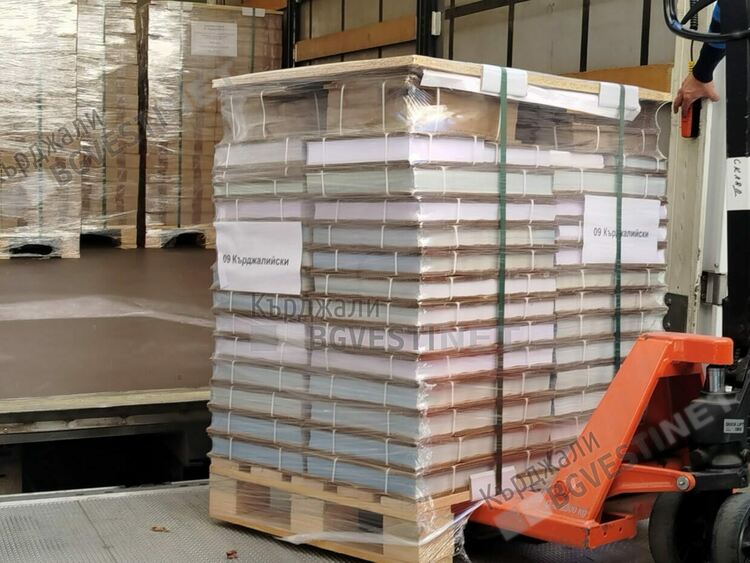 Доставиха  260 000 бюлетини в Кърджали за вота на 27-ми октомври