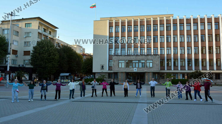 От КГБ извиха хоро в Хасково