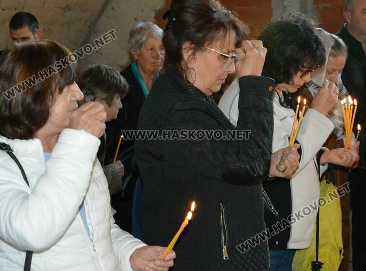 Отец Никола от строящата се църква в Хасково : Който дарява за църква, той дарява за живот
