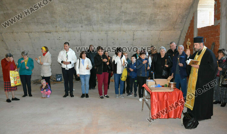 Отец Никола от строящата се църква в Хасково : Който дарява за църква, той дарява за живот