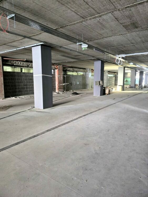 Изграждането на паркинг и търговска част под сградата на общината трябва да завърши до края на годината