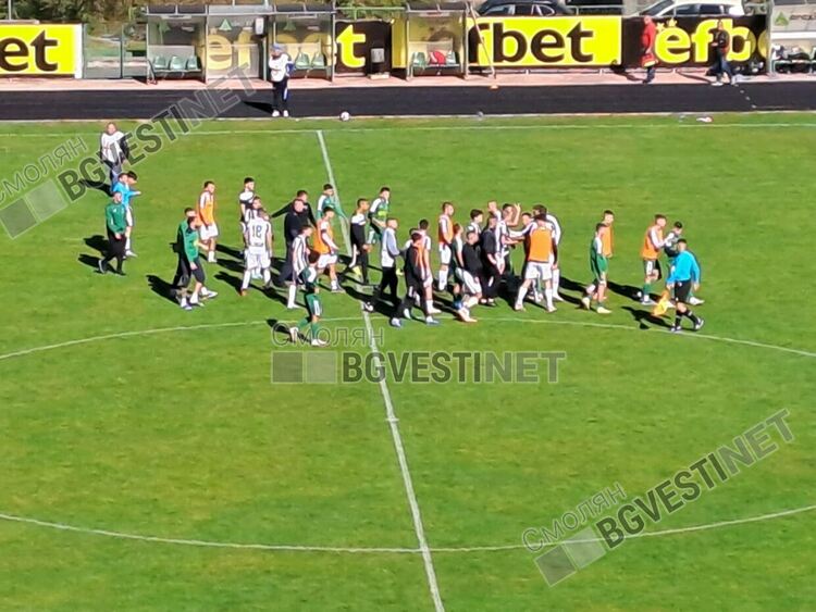 Червени картони и меле при загубата на „Родопа“ от „Локомотив“ II (Пловдив) с 1:3