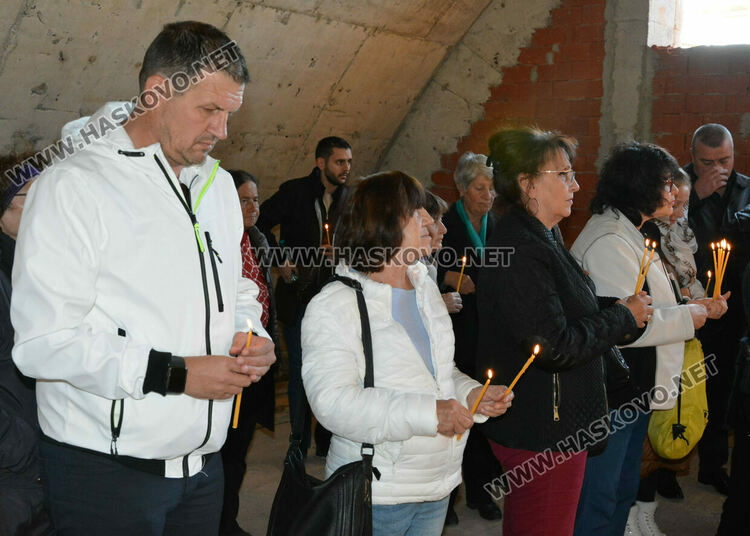 Отец Никола от строящата се църква в Хасково : Който дарява за църква, той дарява за живот