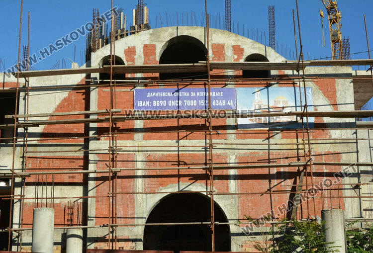 Отец Никола от строящата се църква в Хасково : Който дарява за църква, той дарява за живот