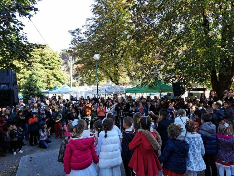 250 кг фасул и 1 тон месо за курбан раздадоха в Смилян за традиционния празник