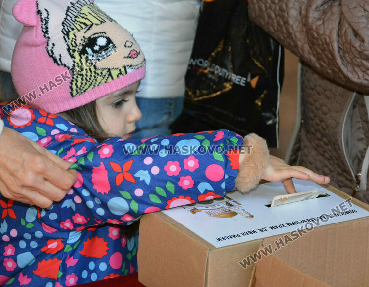 Отец Никола от строящата се църква в Хасково : Който дарява за църква, той дарява за живот