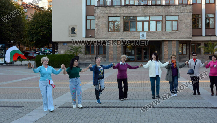 От КГБ извиха хоро в Хасково