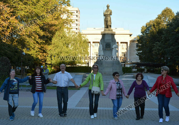 От КГБ извиха хоро в Хасково