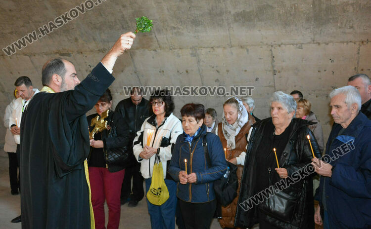 Отец Никола от строящата се църква в Хасково : Който дарява за църква, той дарява за живот