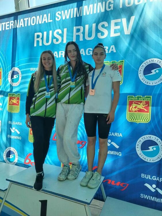 11 медала завоюваха плувците на Смолян на старта на новия сезон в Стара Загора