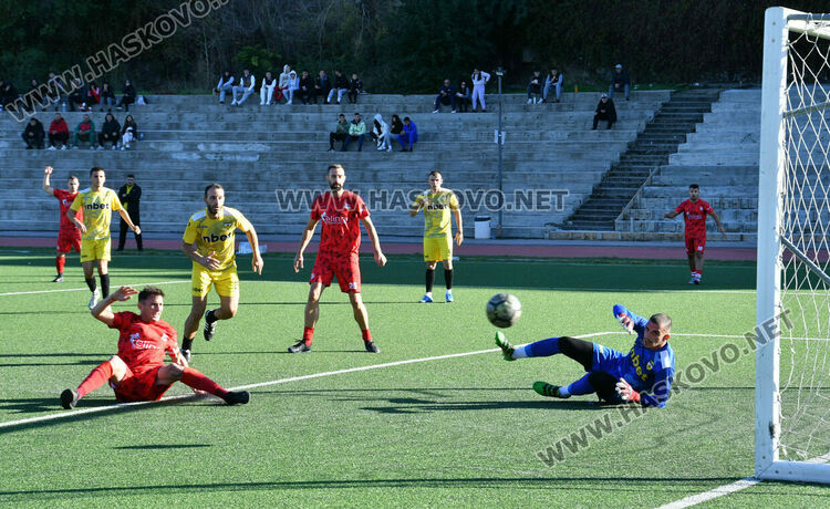 ФК “Хасково” остава лидер след седма победа, “Старско” също с успех