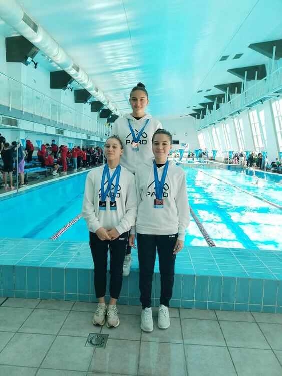 11 медала завоюваха плувците на Смолян на старта на новия сезон в Стара Загора